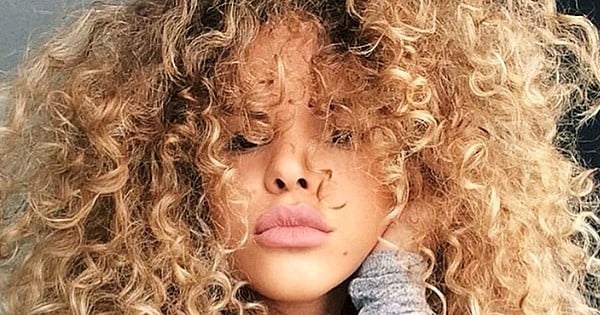 14 preuves que les femmes aux cheveux bouclés/ondulés sont la perfection incarnée !