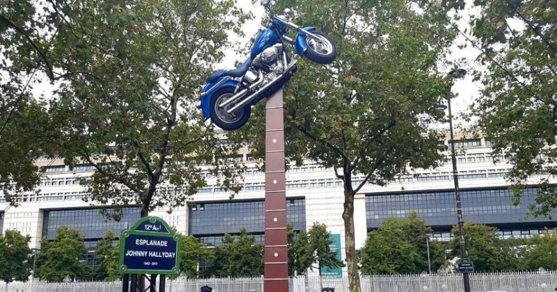 Hommage à Johnny Hallyday à Bercy : une statue érigée sur l'esplanade rebaptisée en l'honneur du rockeur