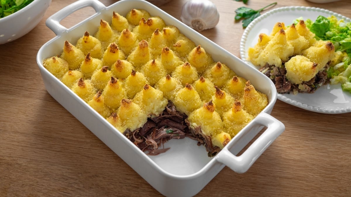 Fondez de plaisir pour ce hachis parmentier au confit de canard, le plat réconfortant par excellence !