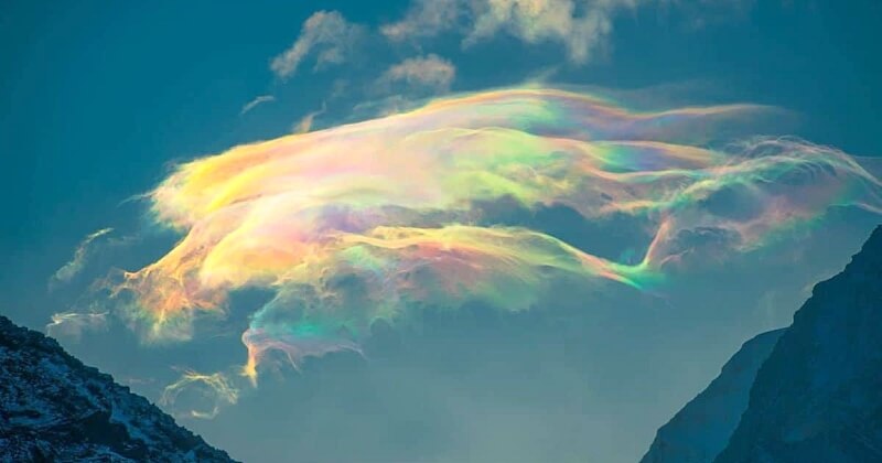 Sibérie : une photographe capture un nuage arc-en-ciel extraordinaire