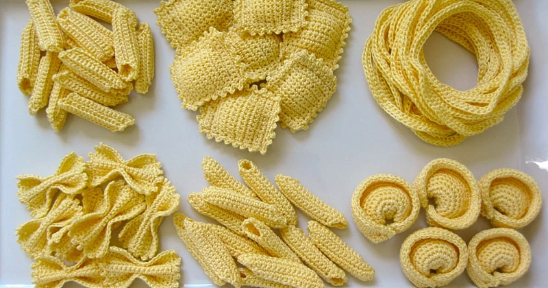 Cette artiste crée des pâtes très réalistes en crochet et le résultat donne vraiment faim