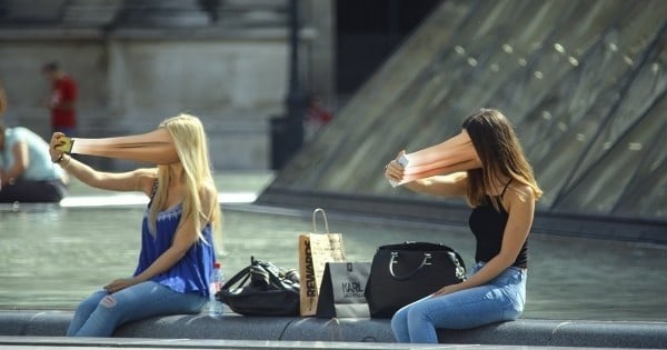 Ces photographies perturbantes nous montrent à quel point les téléphones portables peuvent aspirer notre âme et nous déposséder de notre humanité...