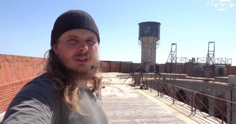 Il s'introduit illégalement à Fort Boyard, y reste deux jours et filme son escapade, une plainte est déposée contre lui