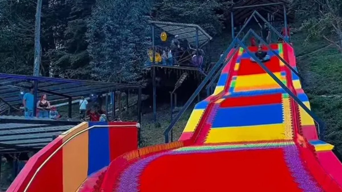 Une maman de 28 ans, effrayée de descendre un toboggan, chute mortellement sous les yeux des visiteurs impuissants