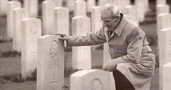 Il était dévasté à cause de la mort de son meilleur ami, jusqu'à ce qu'un vieil homme lui dise ÇA. Magnifique, tout simplement !