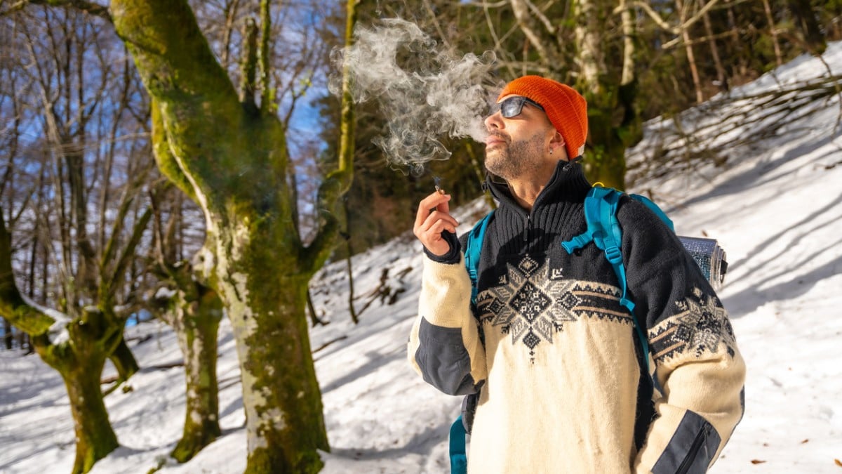 Il est désormais interdit de fumer sur les pistes de ski, dans les remontées mécaniques et les files d'attente sous peine d'amende
