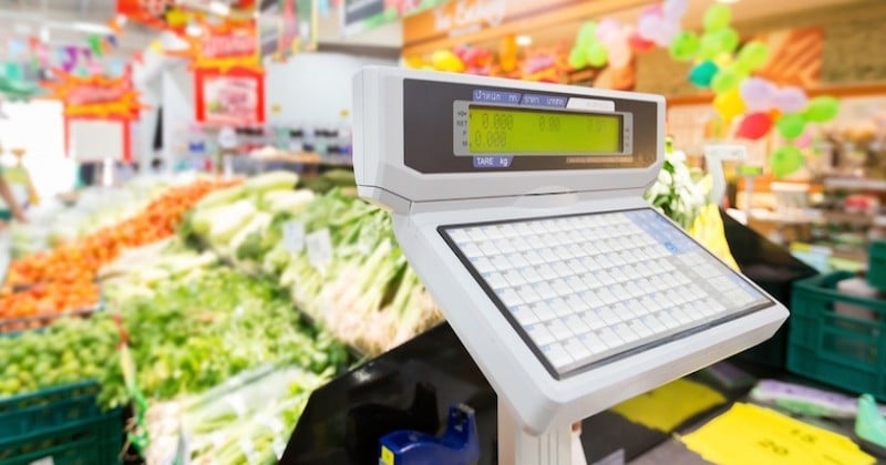 Il pèse une console de jeu sur une balance de fruits et légumes et repart avec pour... 9 euros