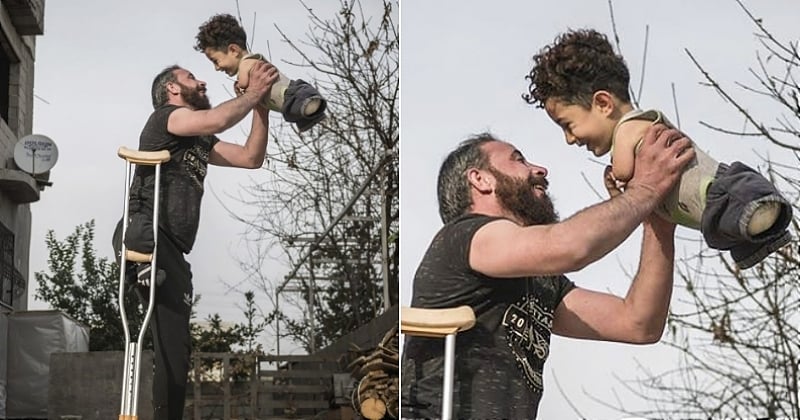 Ce cliché bouleversant d'un père et d'un fils syriens a remporté le prix de photo de l'année