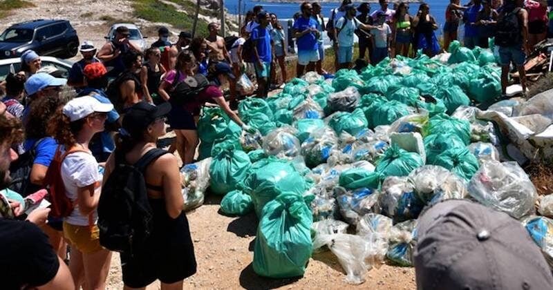 « Clean my Calanques » : 150 bénévoles se sont mobilisés pour ramasser une tonne de déchets à Marseille