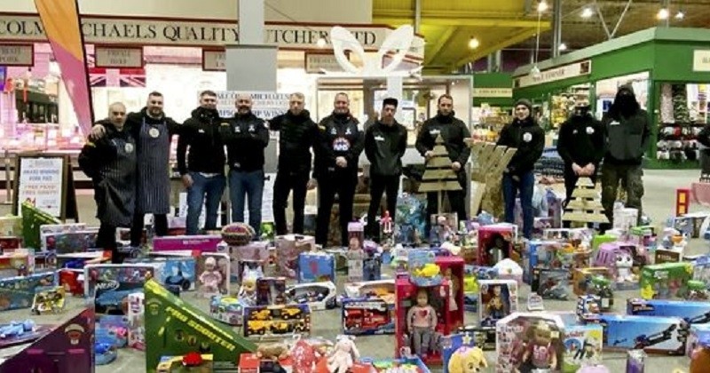 Un père de famille a récolté plus de 3 700 euros pour acheter des cadeaux de Noël à des enfants dans le besoin