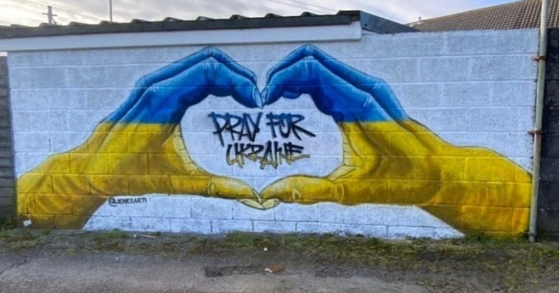 Des street artistes soutiennent les Ukrainiens à travers des fresques murales poignantes