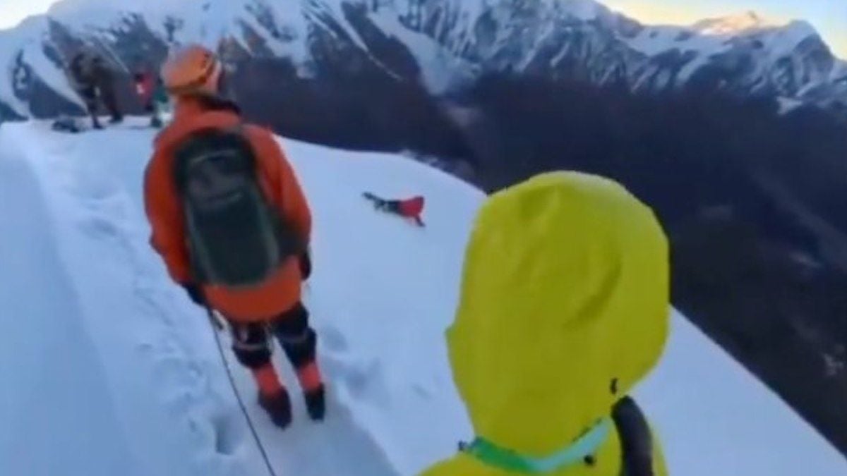 Vidéo glaçante : un alpiniste fait une chute mortelle de 200 mètres après avoir détaché sa corde pour prendre une photo