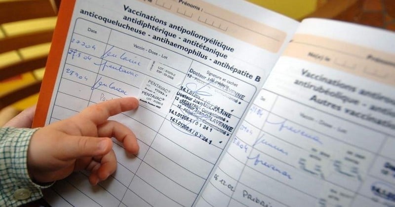 Biberons en verre, pas de télé avant l'âge de 3 ans et 11 vaccins obligatoires : Le nouveau carnet de santé verra le jour dès le 1er avril