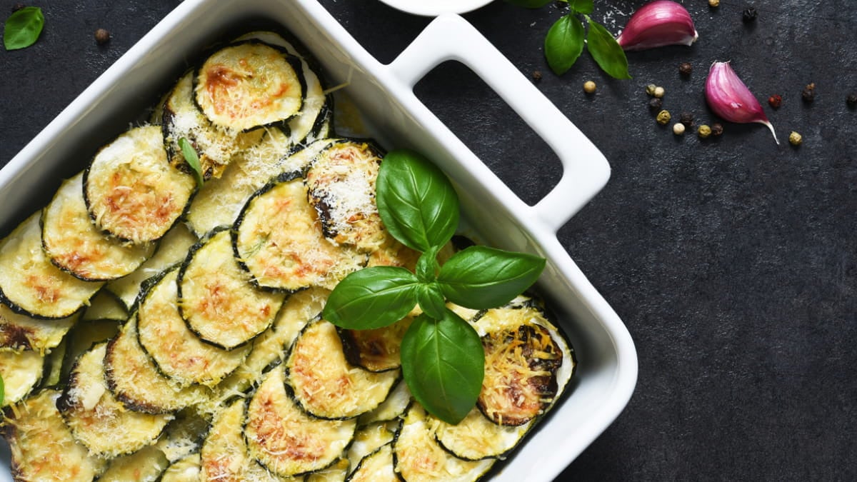 Moussaka à la courgette de Cyril Lignac : la recette légère, fondante et facile à refaire