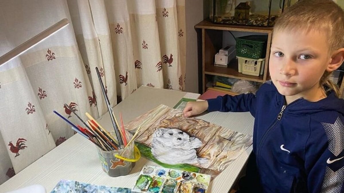 À 9 ans, il réalise des peintures incroyables qu'il revend pour venir en aide aux animaux dans le besoin