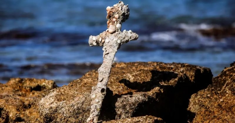 Au large d'Israël, un plongeur a trouvé une épée datant de l'époque des Croisades