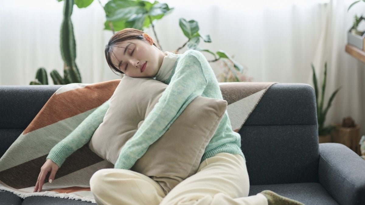 Une femme asiatique endormie