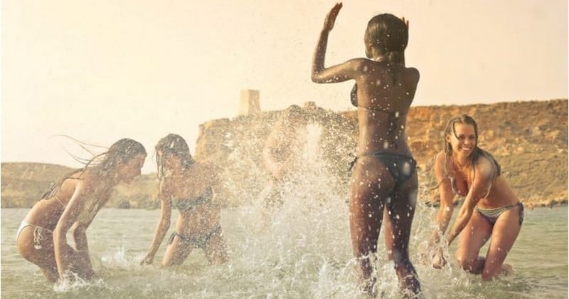 Algérie : 3 200 jeunes femmes en bikini pour lutter contre l'obscurantisme religieux