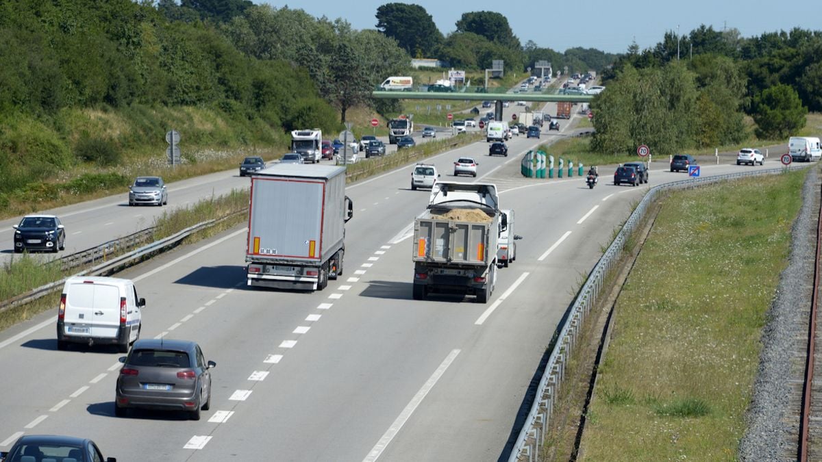 En pleine dispute avec sa compagne, il saute de la voiture roulant à 90 km/h sur l'autoroute