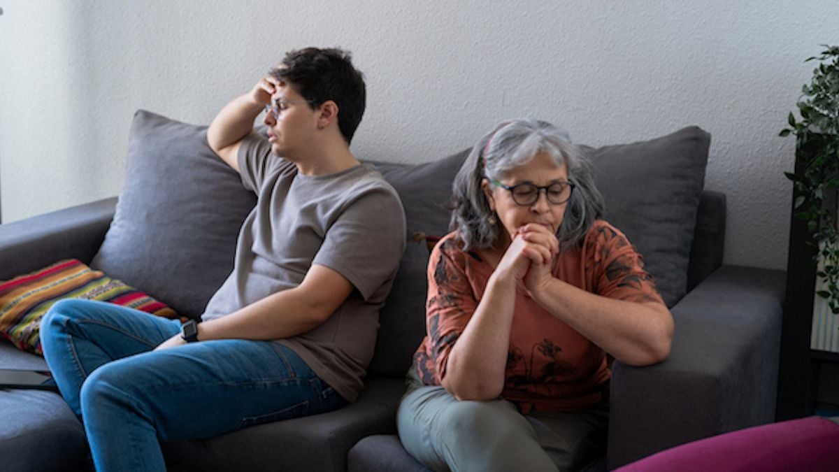 Elle accumule 27 000 $ de dettes pour subvenir aux besoins de son fils adulte, il refuse de la rembourser 