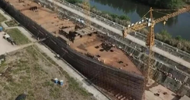 Dans un parc d'attractions chinois, le Titanic remonte à la surface avec une réplique à taille réelle