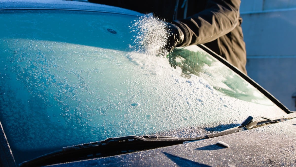 L'astuce du liquide vaisselle est indispensable pour votre voiture en hiver