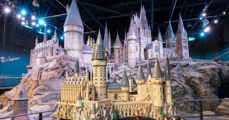 Avis aux fans de Harry Potter : LEGO lance un ensemble de construction pour recréer Poudlard