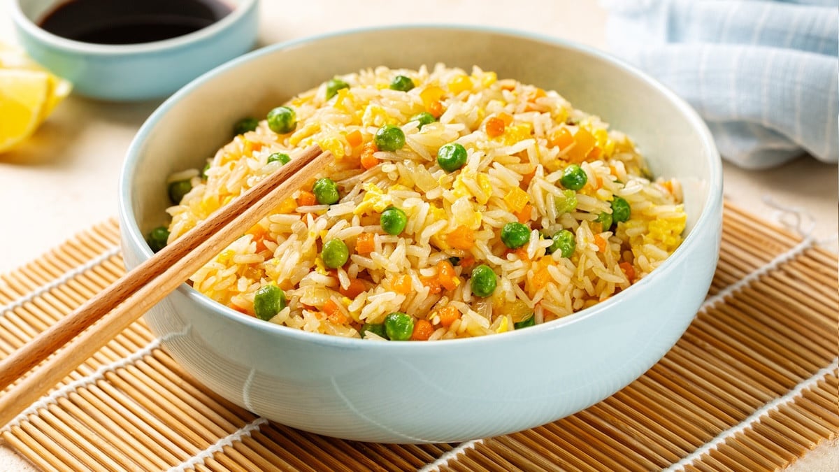 Le dîner rapide qu'on adore : le riz sauté prêt en 15 minutes !