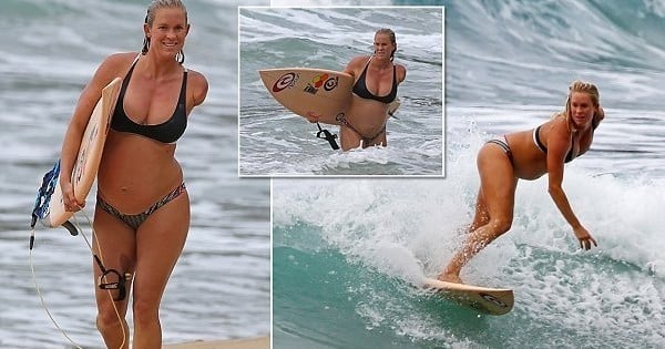 Malgré son amputation, elle continue a faire du surf... Avec un petit bout de six mois dans le ventre !