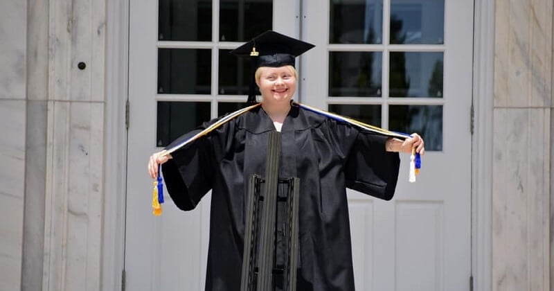 À 24 ans, elle est la première personne atteinte de trisomie 21 à valider son cursus dans son université