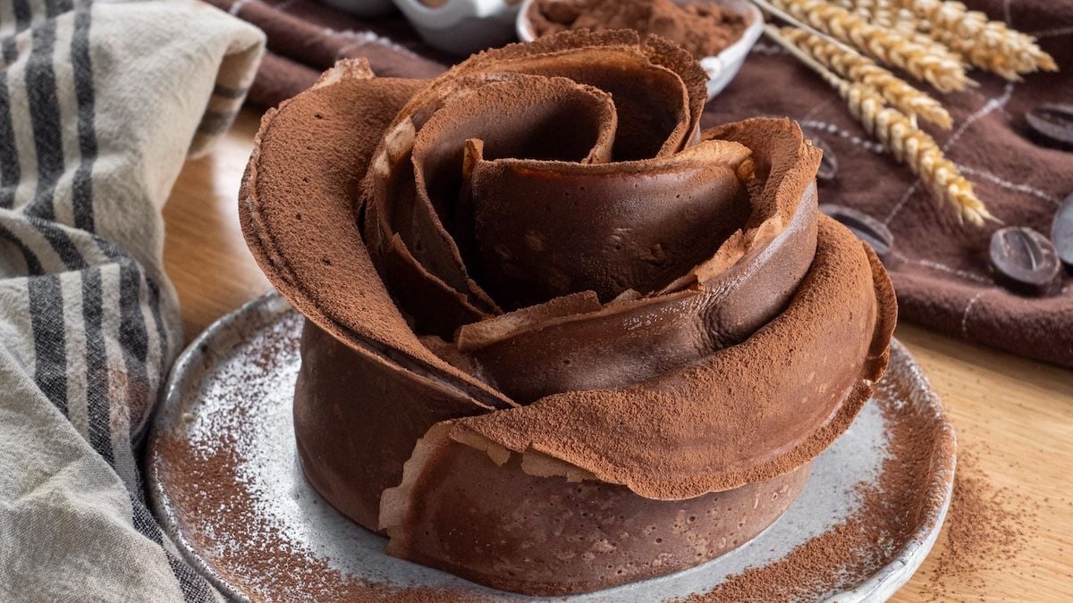 Le gâteau fleur de crêpes au chocolat, un dessert aussi beau que gourmand !