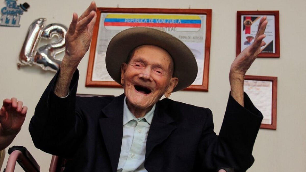 Né en 1909, l'homme le plus vieux du monde, Juan Vicente Pérez Mora, est mort à 114 ans