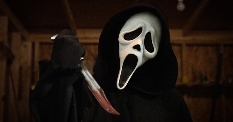 La vidéo de ces employées de garderie terrorisant des enfants en portant le masque de Scream indigne les internautes
