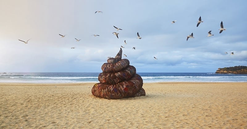 Cette crotte géante de 4 mètres de haut repérée sur une plage interpelle les passants