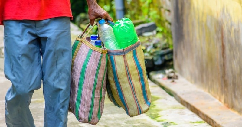 En échange de déchets plastique, des élèves suivent gratuitement leur scolarité en Inde