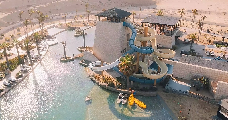 Californie : cet hôtel unique au monde possède son propre lagon géant et un parc d'attractions aquatique
