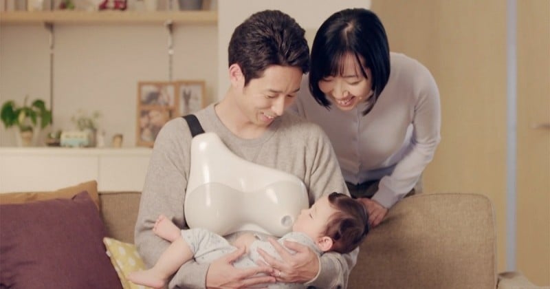 Une entreprise japonaise conçoit un soutien-gorge pour permettre aux papas d'allaiter leur bébé
