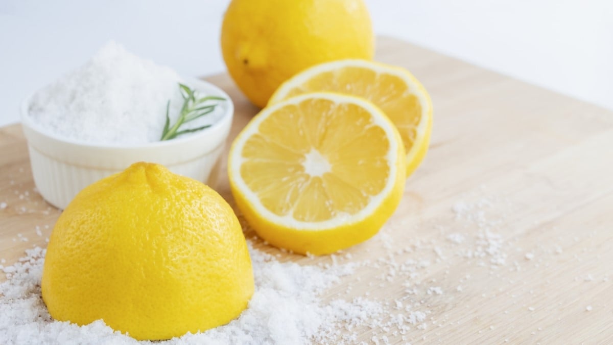 Citron et sel : voici comment les utiliser pour nettoyer naturellement votre intérieur