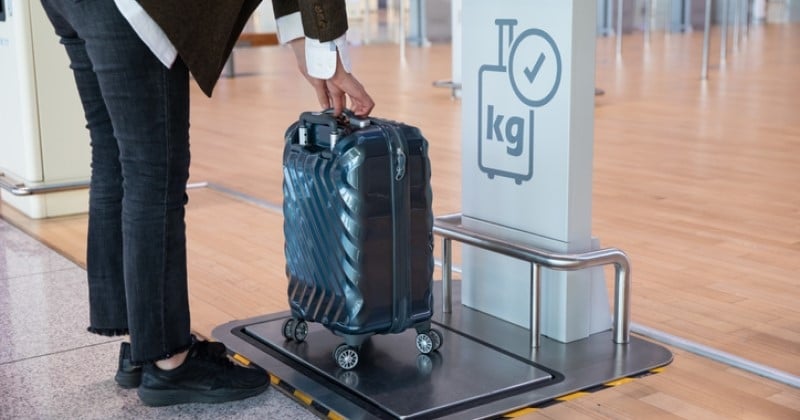 Cette compagnie aérienne va peser ses passagers avant leur montée à bord de l'avion