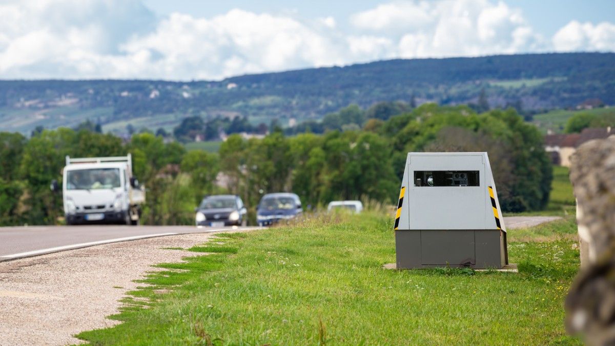 Elle poste une photo d'un radar sur Facebook et reçoit une amende de... 650 euros