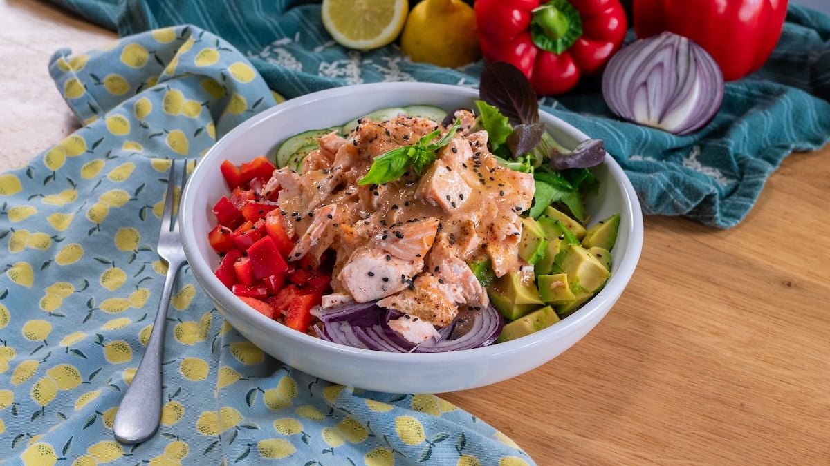 Adoptez la tendance du riz croustillant dans une salade avec...