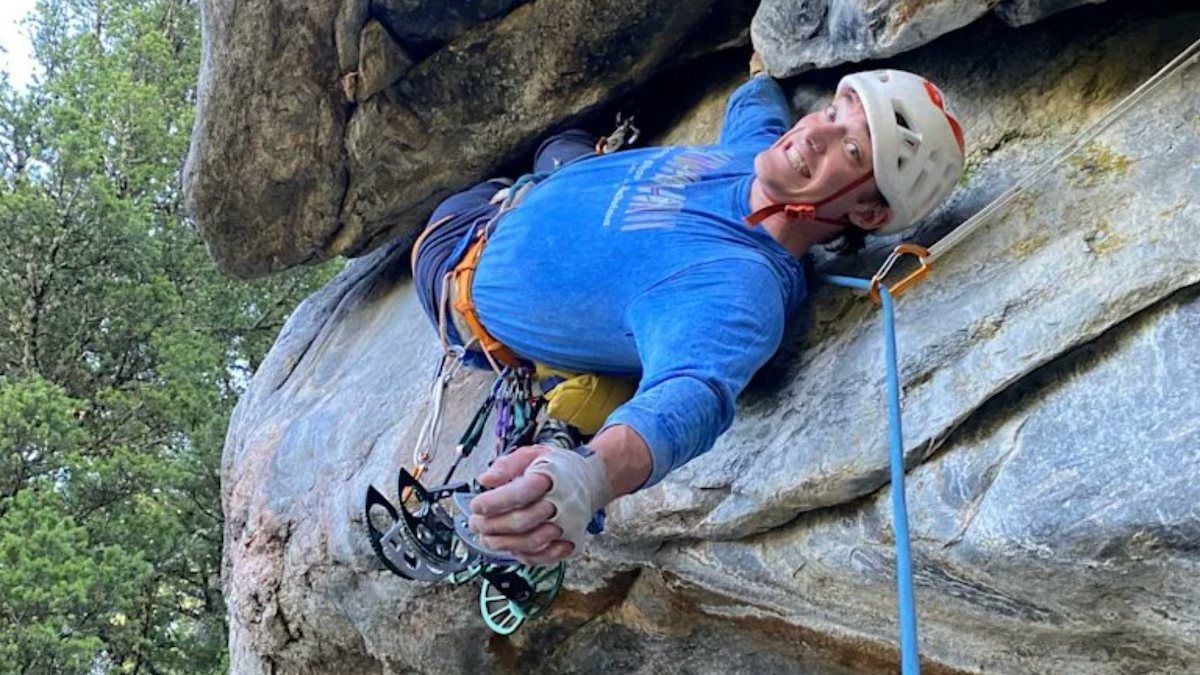 Il meurt en direct sur TikTok devant ses abonnés impuissants en tombant d'une falaise de 900 mètres de haut