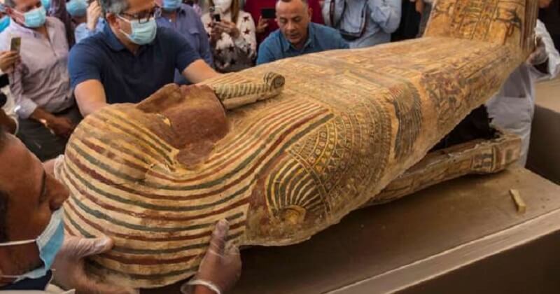 Égypte : une momie parfaitement conservée a été trouvée dans un sarcophage vieux de 2 500 ans