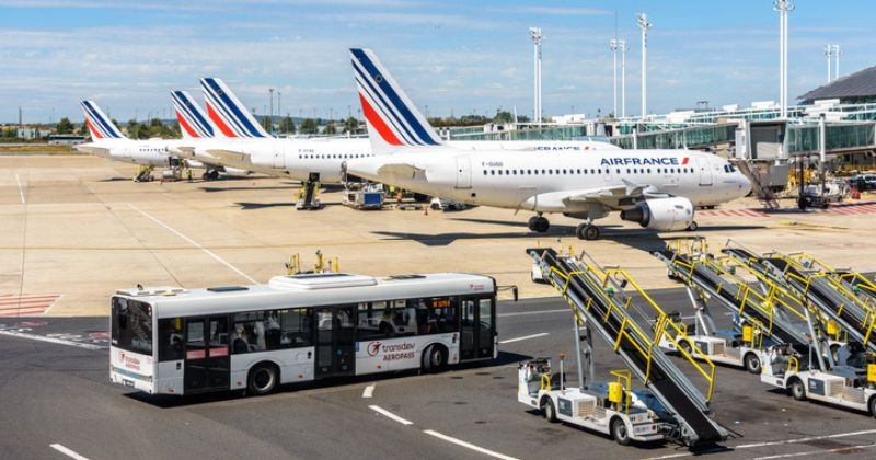 Deux femmes réussissent à monter à bord d'un avion sans cartes d'embarquement ni papiers d'identité, à Roissy