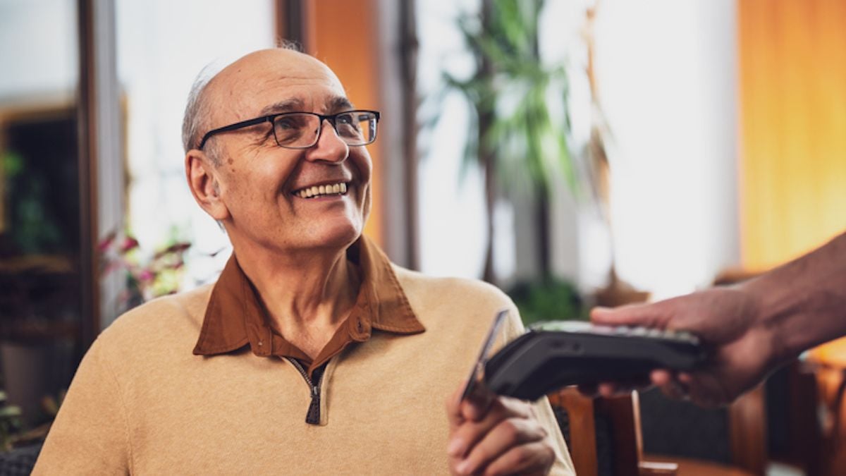 450 euros le petit-déjeuner, un client âgé escroqué tous les jours par le patron de son bar préféré, pour un total de... 22 000 euros