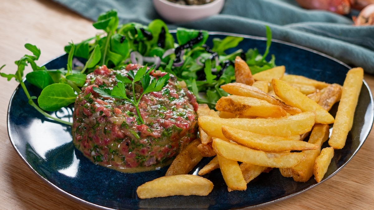 Réalisez un savoureux tartare de boeuf au couteau à la maison, c'est super simple !