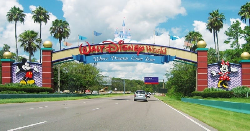 Floride : ce couple privatise le parc Disney World pour leur mariage, la vidéo créé le buzz