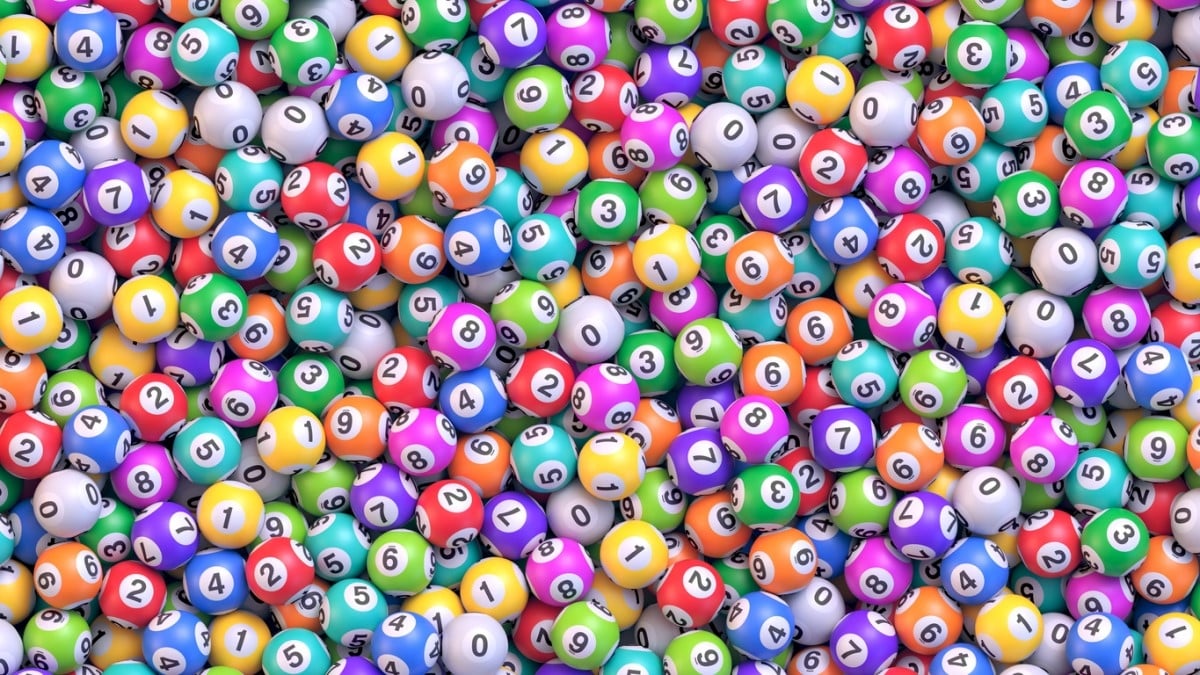 Grâce aux numéros gagnants du Loto, il joue et dévoile le résultat !