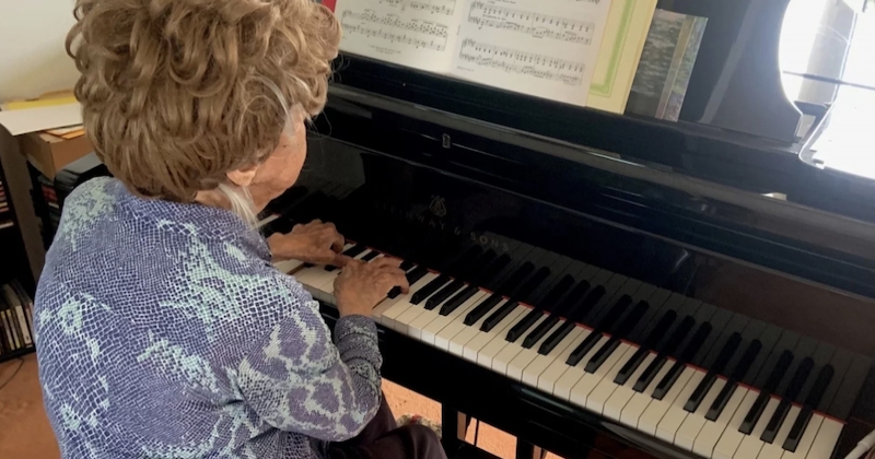 Cette pianiste française de 107 ans a sorti son sixième album de musique classique	