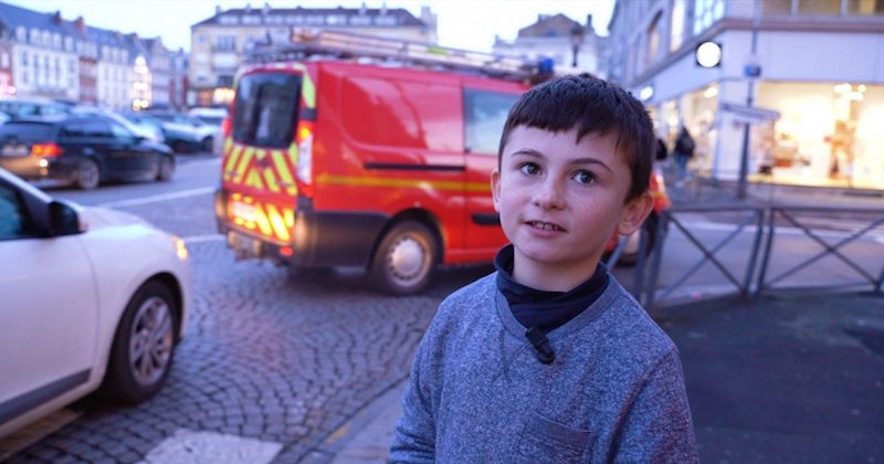 Arthur, 9 ans, réalise des toiles de peinture et les vend pour venir en aide aux sans-abri